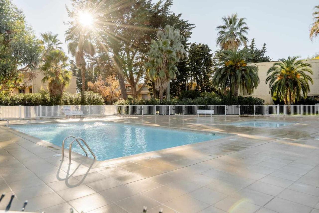 Spacious Apartment At A 5 Min Walk From The Beach Антиб Екстериор снимка