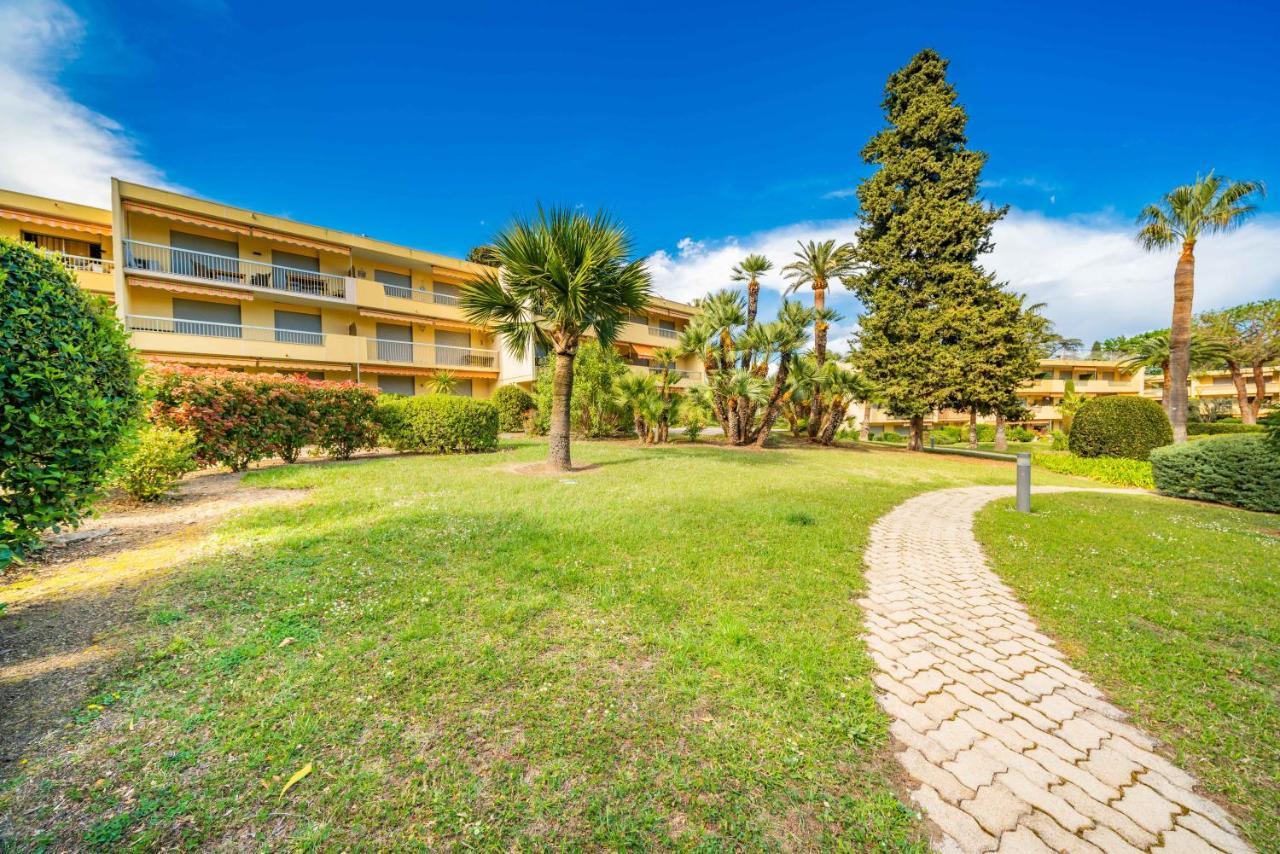 Spacious Apartment At A 5 Min Walk From The Beach Антиб Екстериор снимка