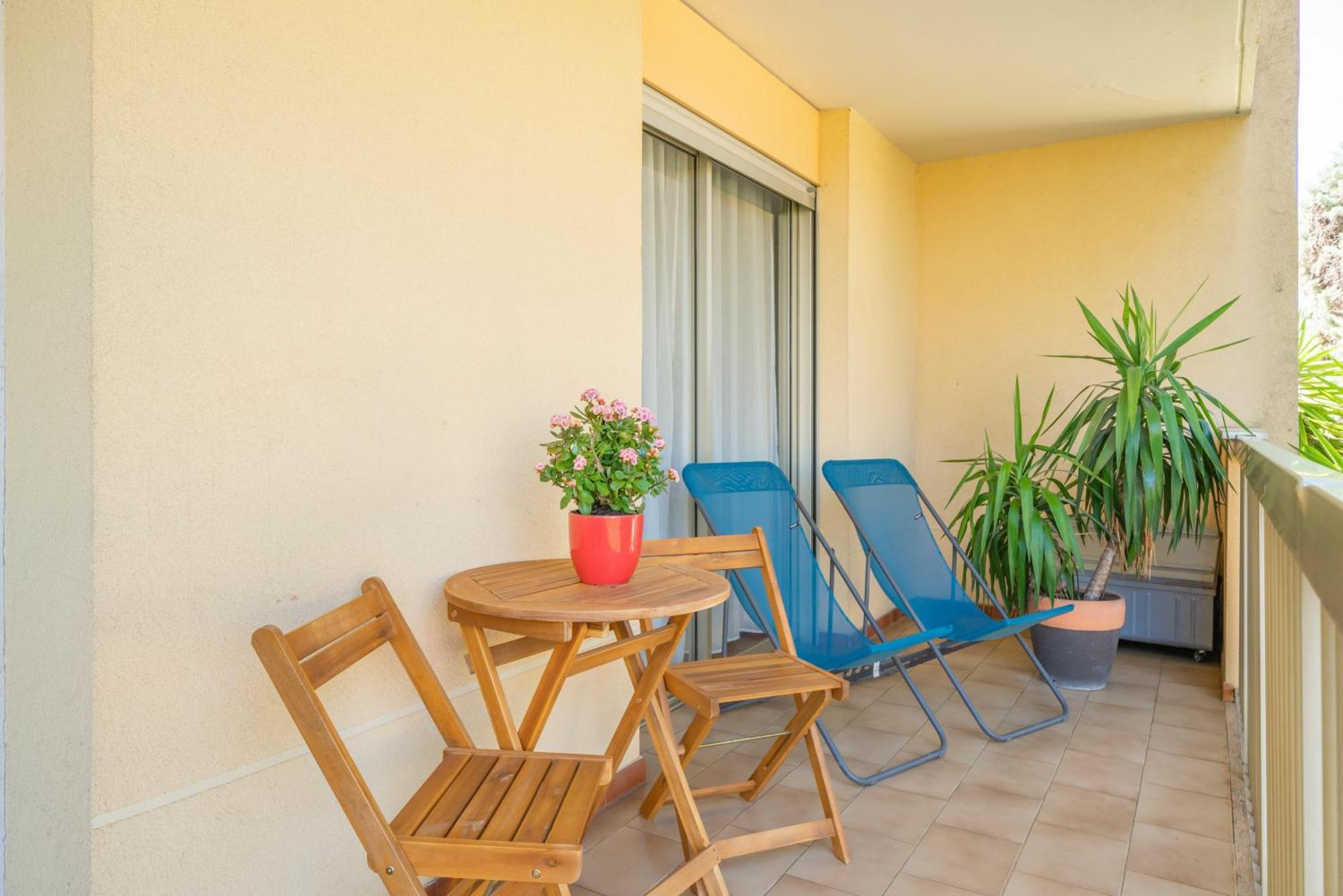 Spacious Apartment At A 5 Min Walk From The Beach Антиб Екстериор снимка